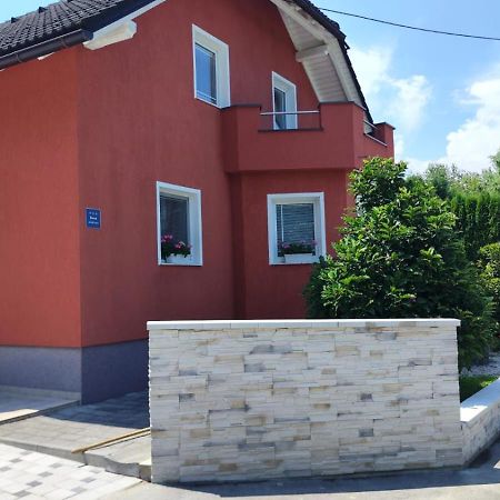 Apartment Igor - Holiday Home Ostarije Exteriér fotografie